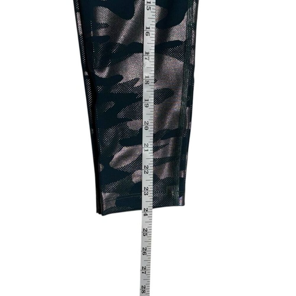 Beyond Yoga Camo Leggings Green/Silver Size Medium - Picture 6 of 8
